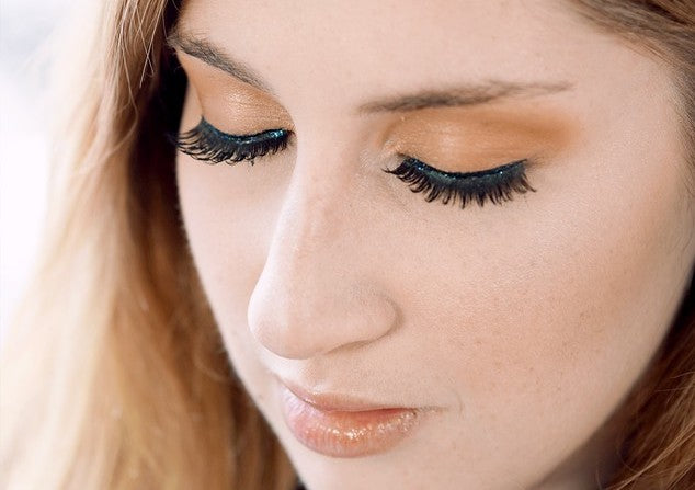 How to Apply False Eyelashes
